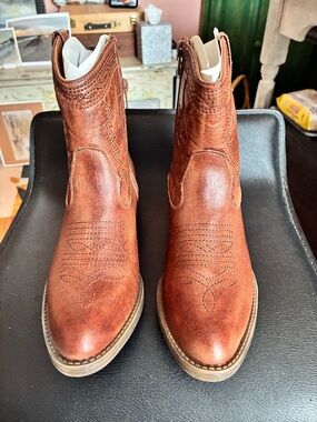 Coconuts by Matisse Cognac Brown Western Ankle Boots